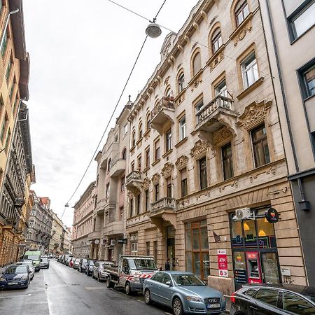 Budapest Magic Blue In Downtown Екстериор снимка